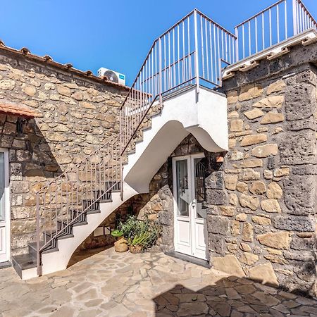 Villa Giulia Boutique Views Pool And Guest Services Соренто Екстериор снимка