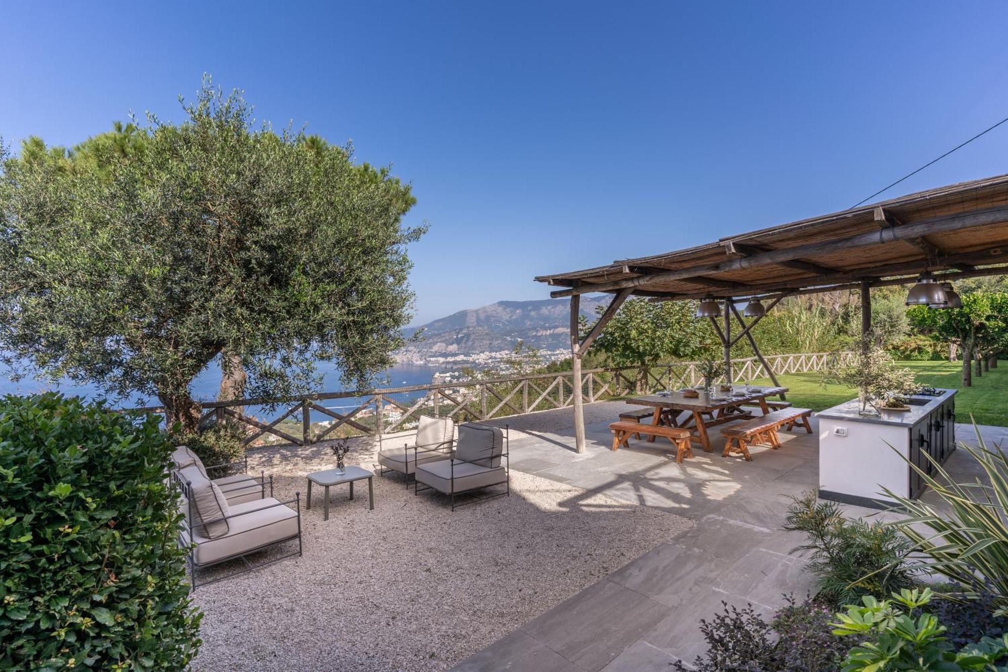 Villa Giulia Boutique Views Pool And Guest Services Соренто Екстериор снимка