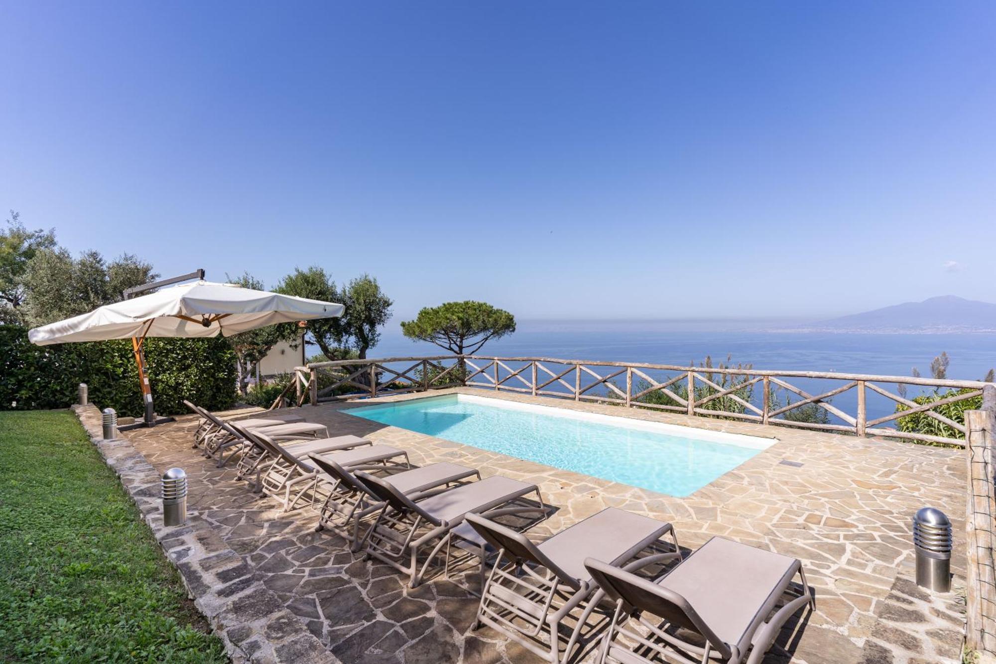 Villa Giulia Boutique Views Pool And Guest Services Соренто Екстериор снимка