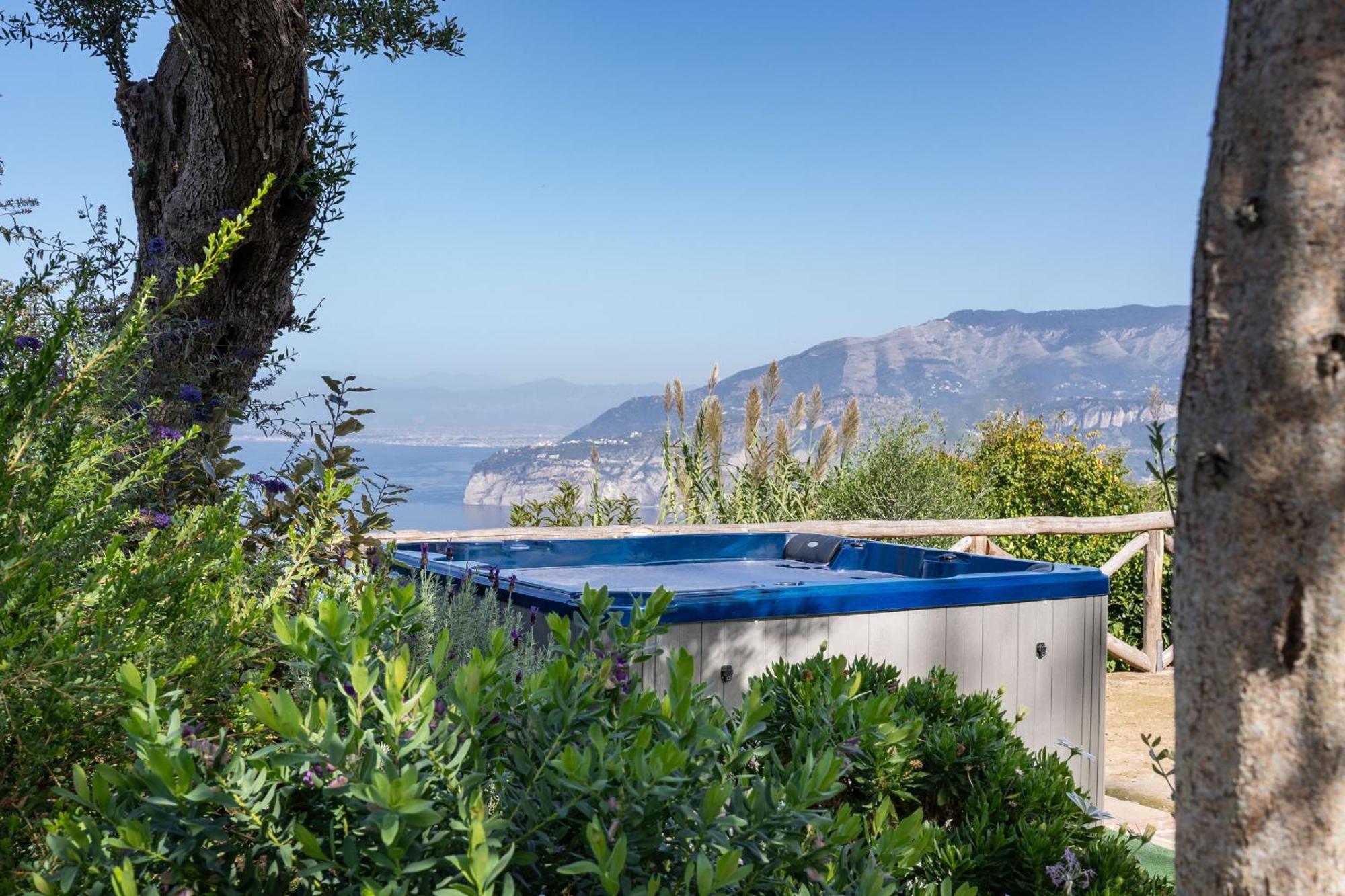 Villa Giulia Boutique Views Pool And Guest Services Соренто Екстериор снимка