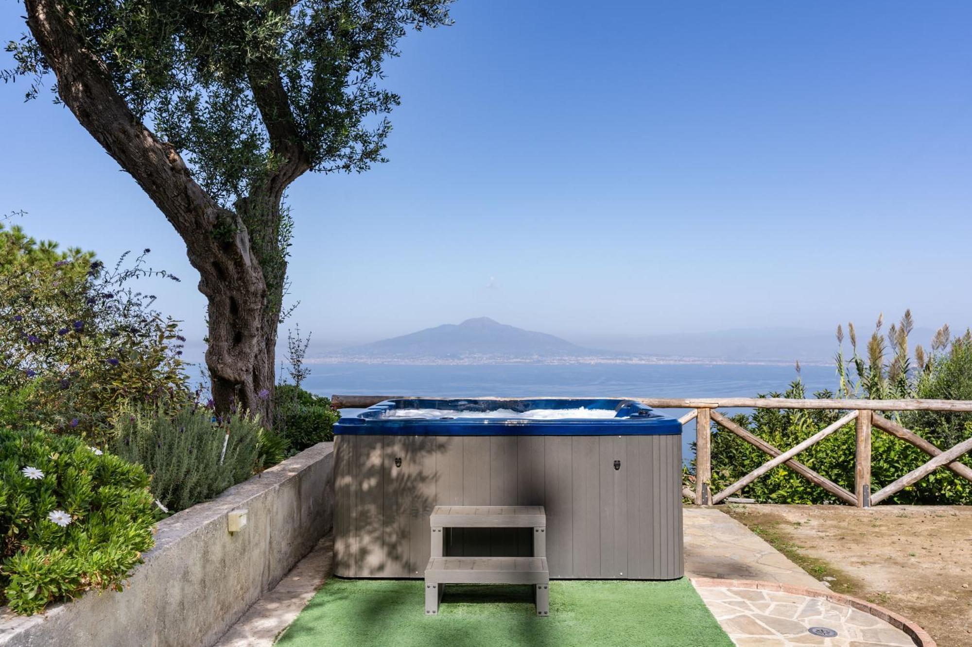 Villa Giulia Boutique Views Pool And Guest Services Соренто Екстериор снимка