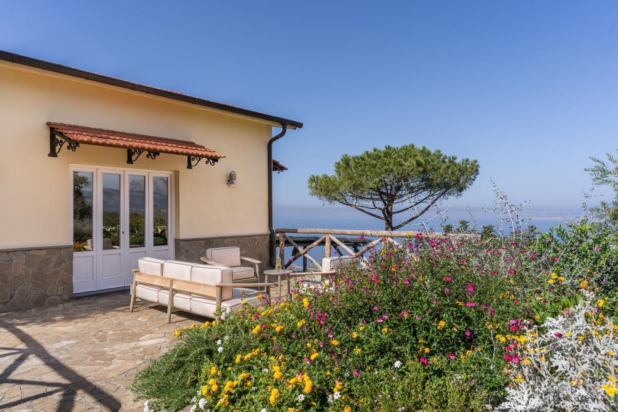 Villa Giulia Boutique Views Pool And Guest Services Соренто Екстериор снимка