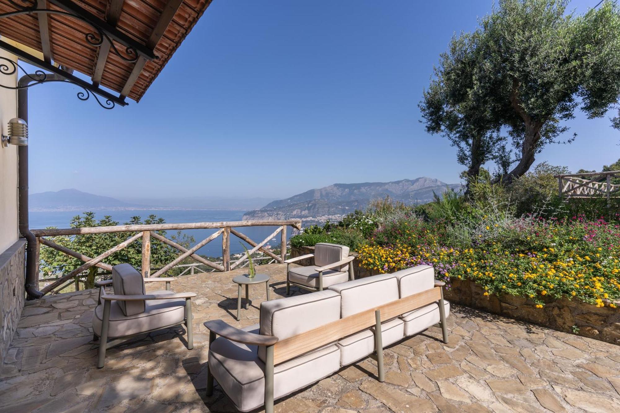 Villa Giulia Boutique Views Pool And Guest Services Соренто Екстериор снимка