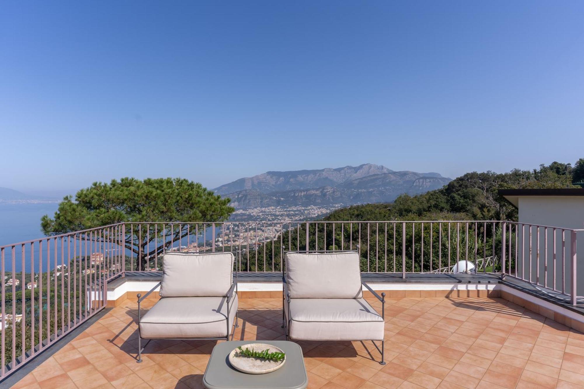 Villa Giulia Boutique Views Pool And Guest Services Соренто Екстериор снимка