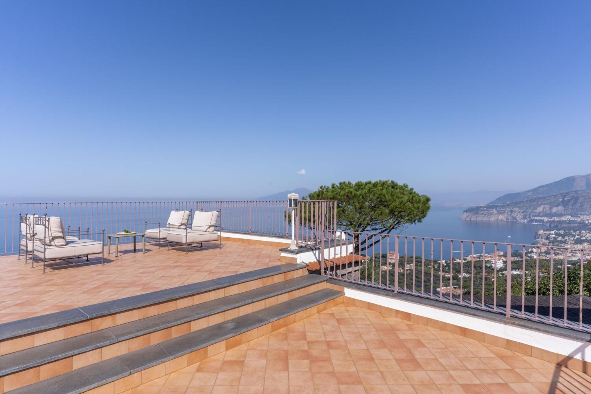Villa Giulia Boutique Views Pool And Guest Services Соренто Екстериор снимка