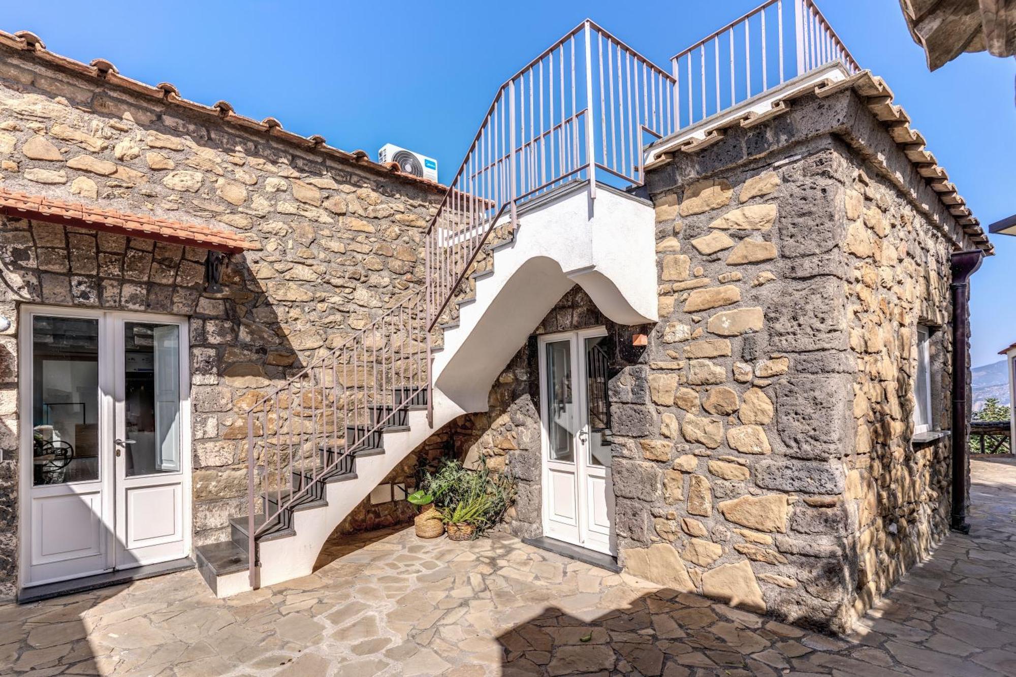 Villa Giulia Boutique Views Pool And Guest Services Соренто Екстериор снимка