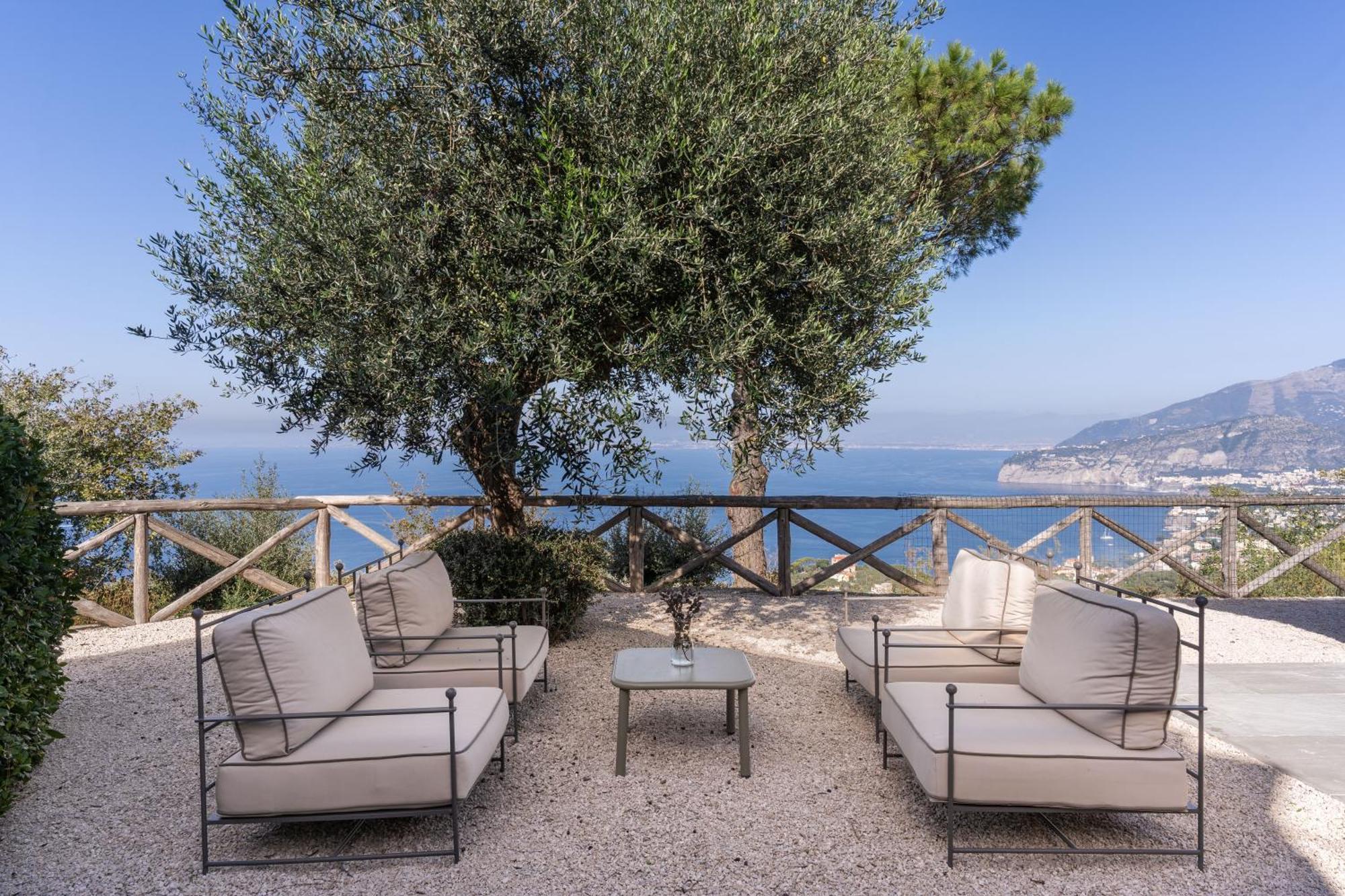 Villa Giulia Boutique Views Pool And Guest Services Соренто Екстериор снимка