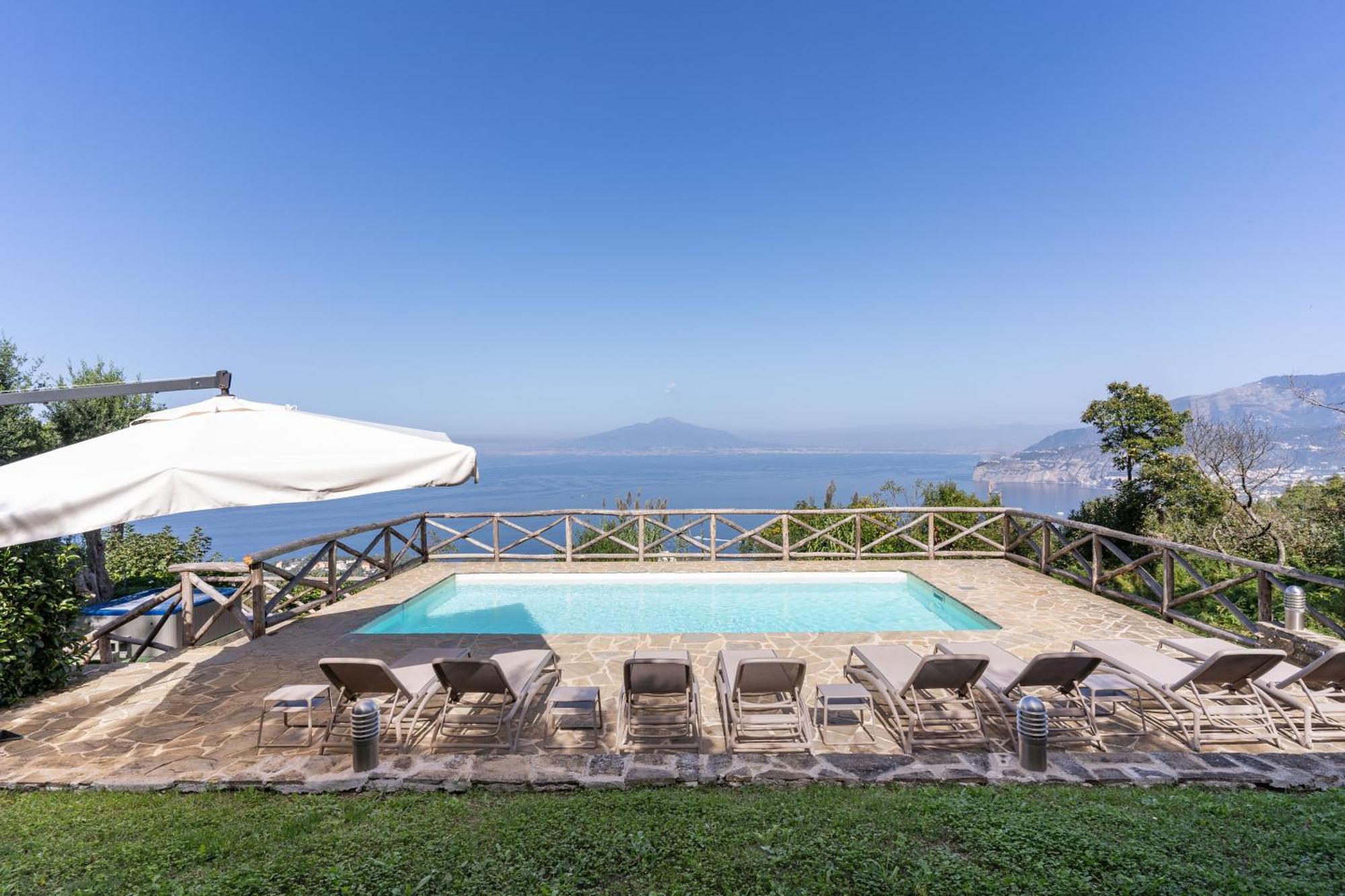 Villa Giulia Boutique Views Pool And Guest Services Соренто Екстериор снимка